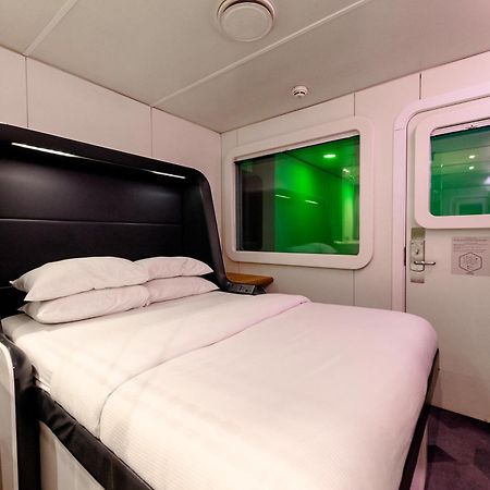 הורלי Yotelair London Gatwick Airport מראה חיצוני תמונה