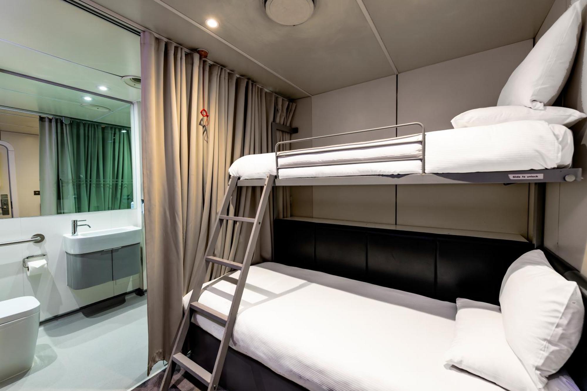 הורלי Yotelair London Gatwick Airport מראה חיצוני תמונה