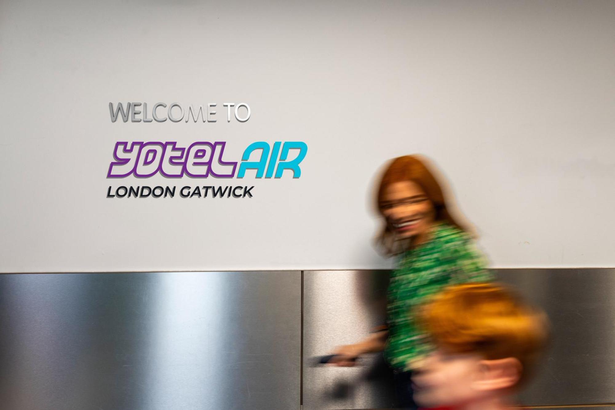 הורלי Yotelair London Gatwick Airport מראה חיצוני תמונה